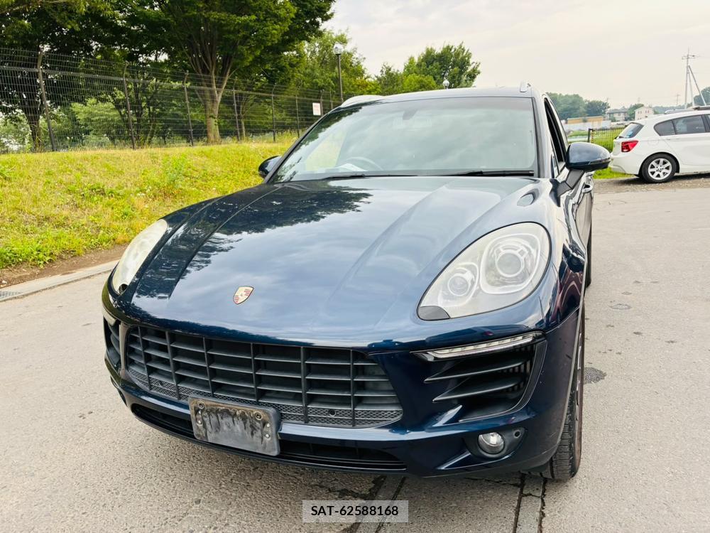 Porsche MACAN 2015-05 7952454-0
