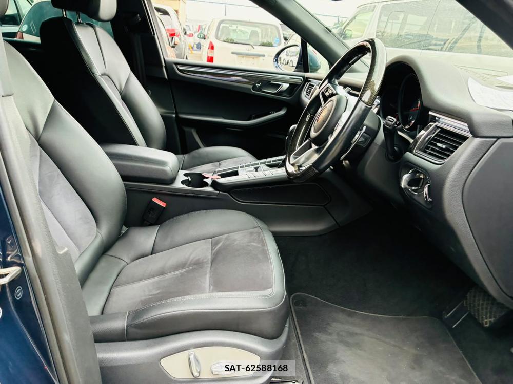 Porsche MACAN 2015-05 7952454-11