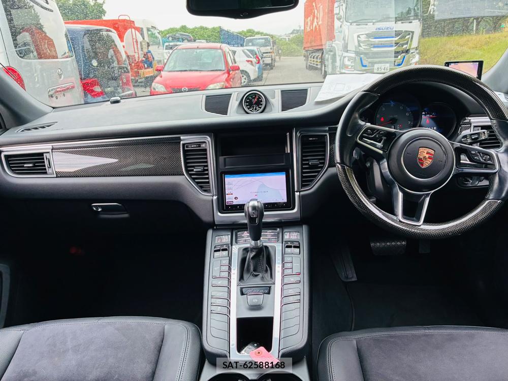 Porsche MACAN 2015-05 7952454-12