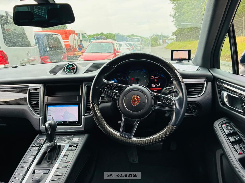 Porsche MACAN 2015-05 7952454-13