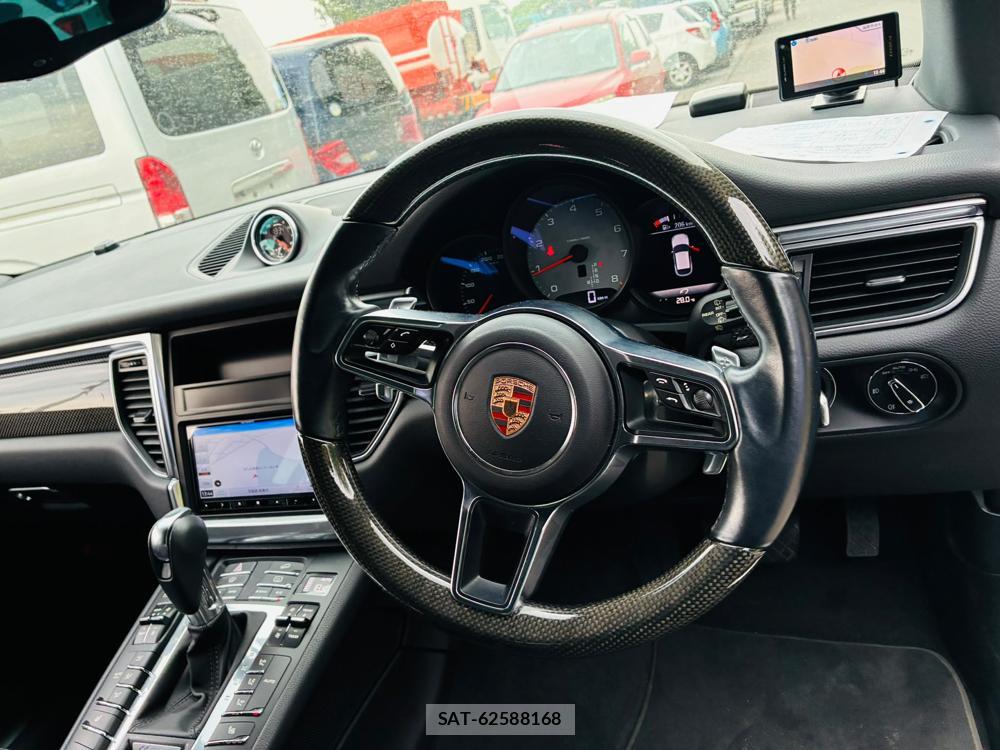 Porsche MACAN 2015-05 7952454-14