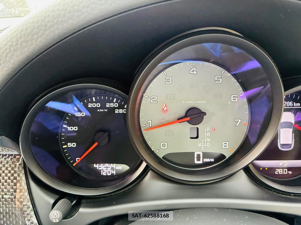 Porsche MACAN 2015-05 7952454-15