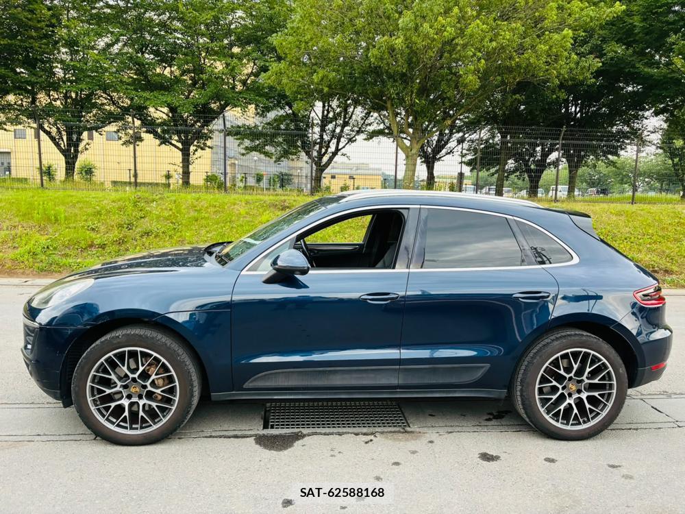 Porsche MACAN 2015-05 7952454-1