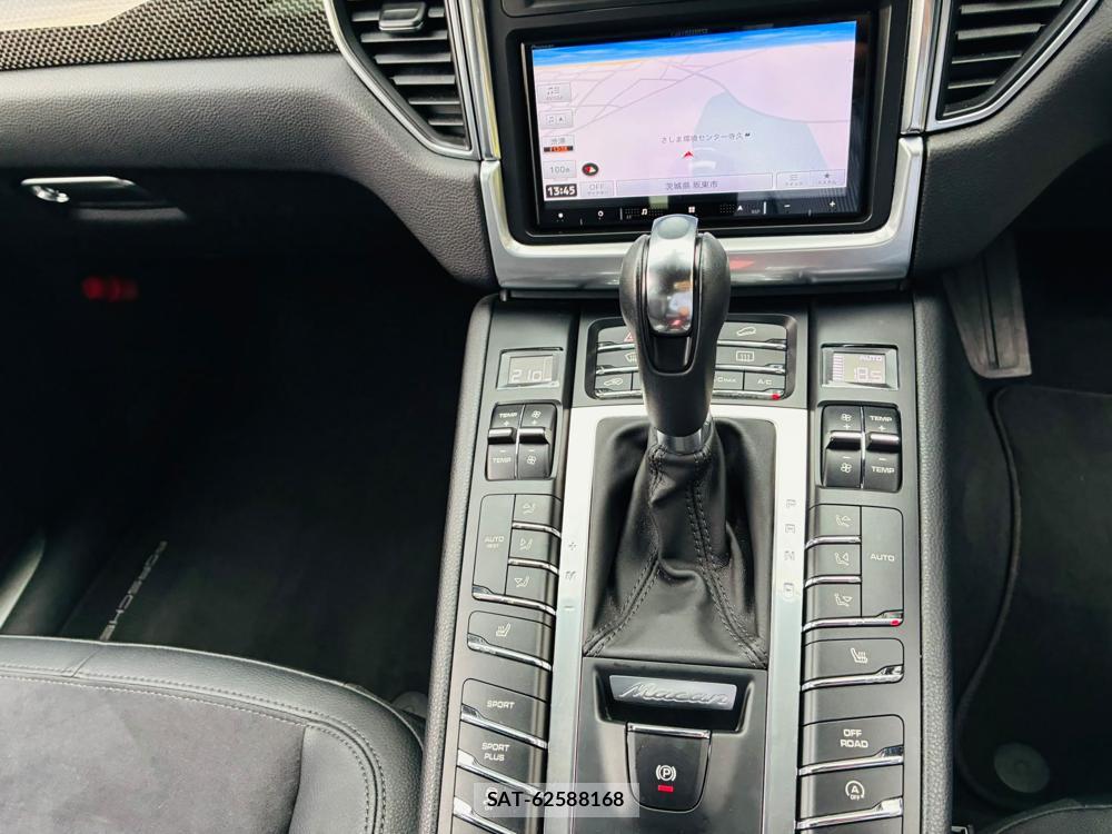 Porsche MACAN 2015-05 7952454-20