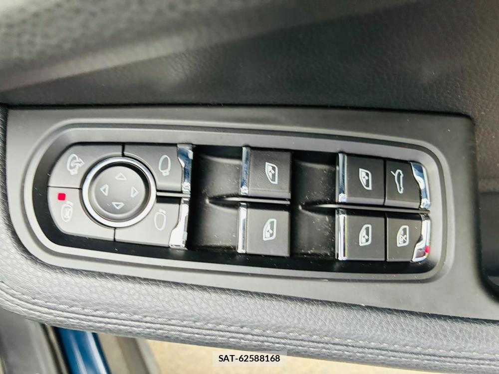 Porsche MACAN 2015-05 7952454-22