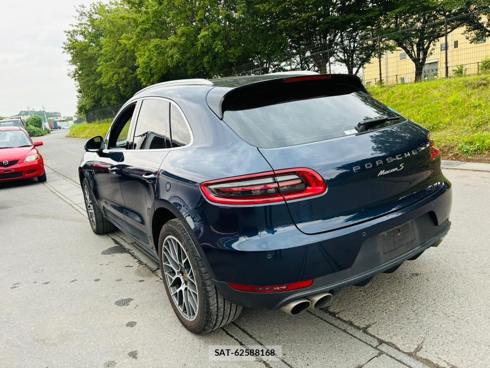 Porsche MACAN 2015-05 7952454-2