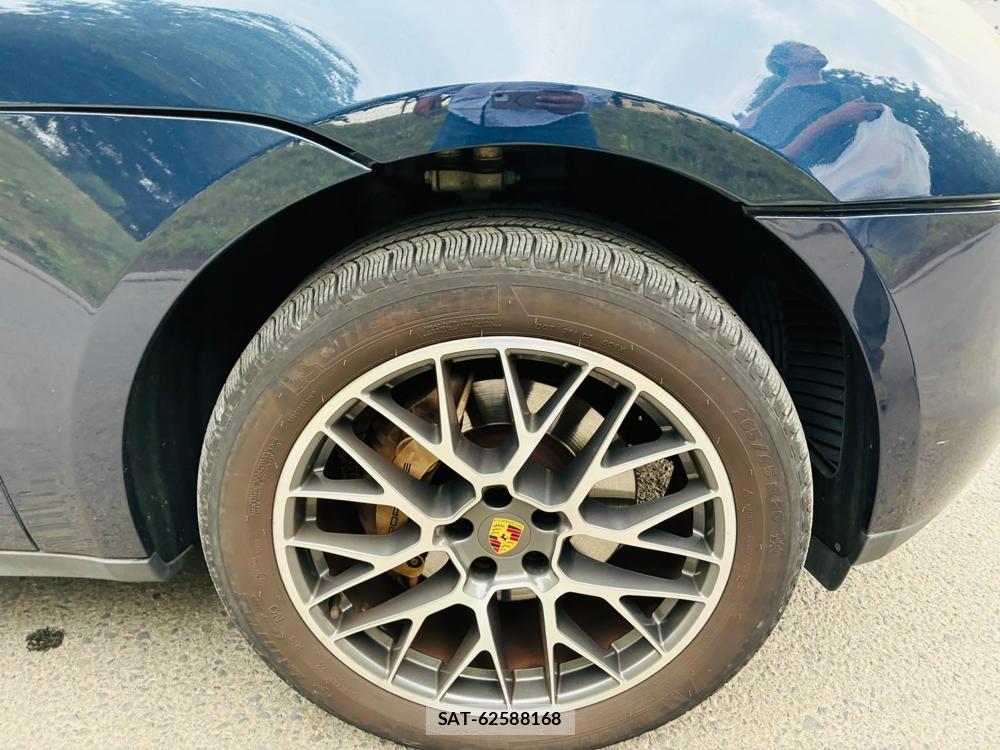 Porsche MACAN 2015-05 7952454-29