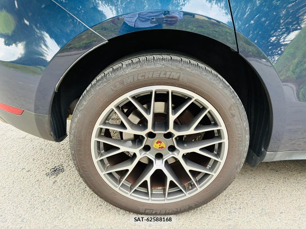 Porsche MACAN 2015-05 7952454-30