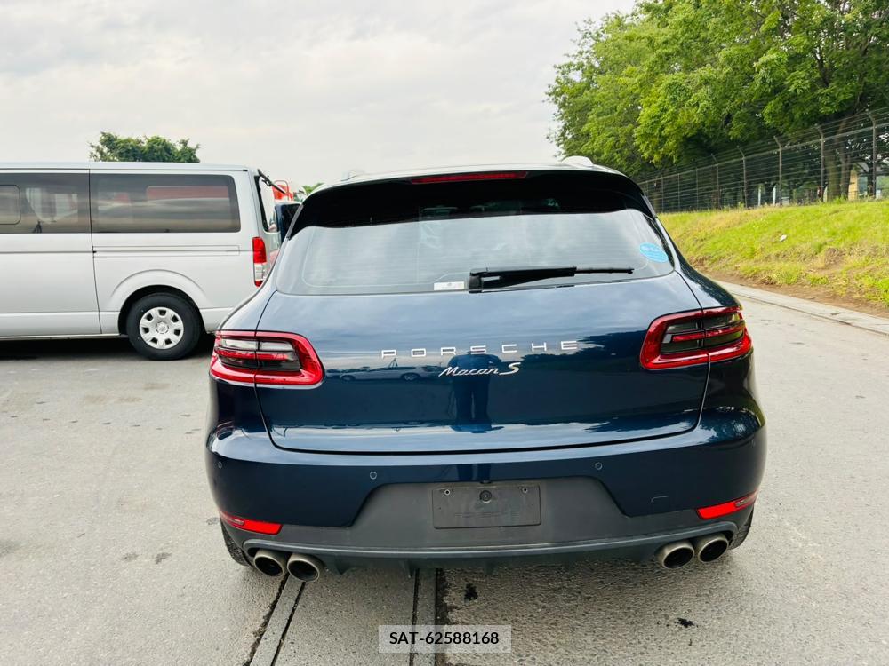 Porsche MACAN 2015-05 7952454-3