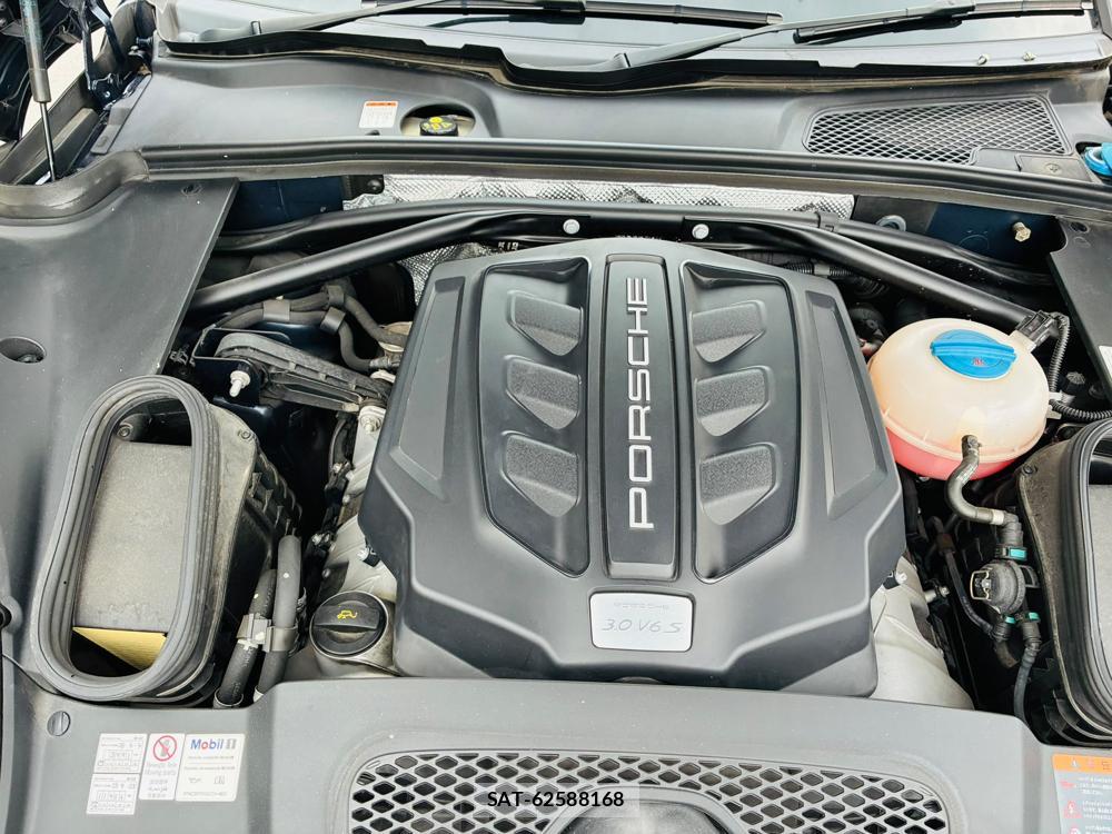 Porsche MACAN 2015-05 7952454-39