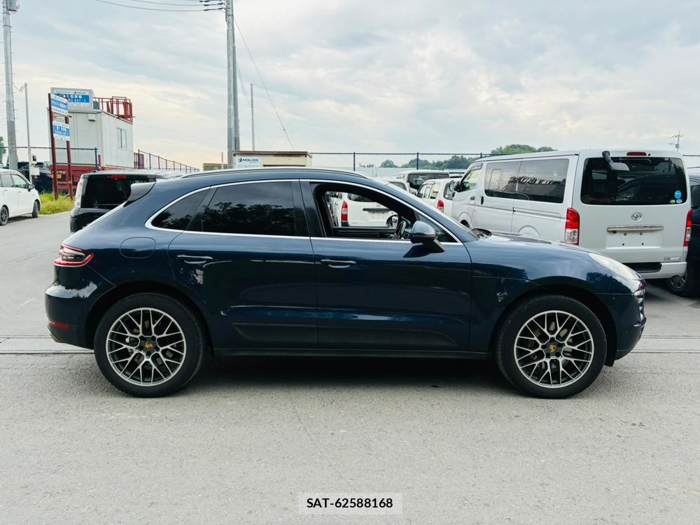 Porsche MACAN 2015-05 7952454-5