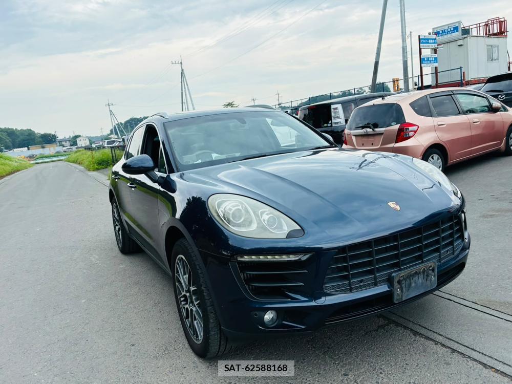 Porsche MACAN 2015-05 7952454-6