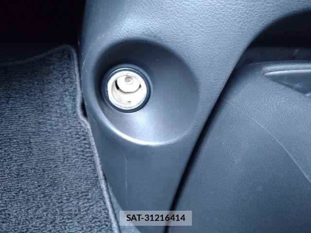 Nissan MARCH 2018-06 527503-17