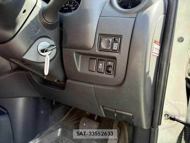 Nissan MARCH 2015-03 1307883-8