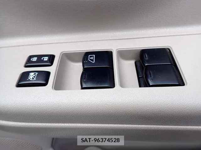 Nissan MARCH 2013-08 4044888-11