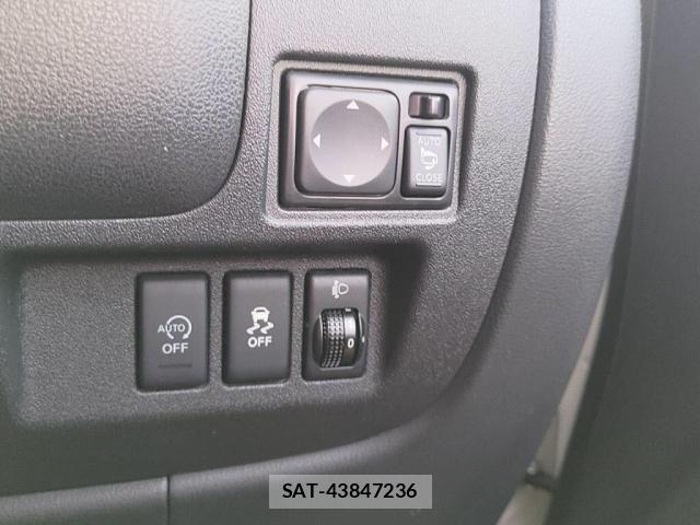 Nissan MARCH 2016-04 5871318-15