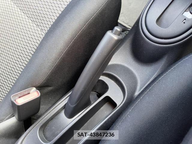 Nissan MARCH 2016-04 5871318-18