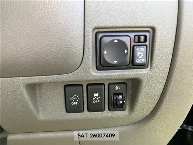 Nissan MARCH 2017-08 6012123-17
