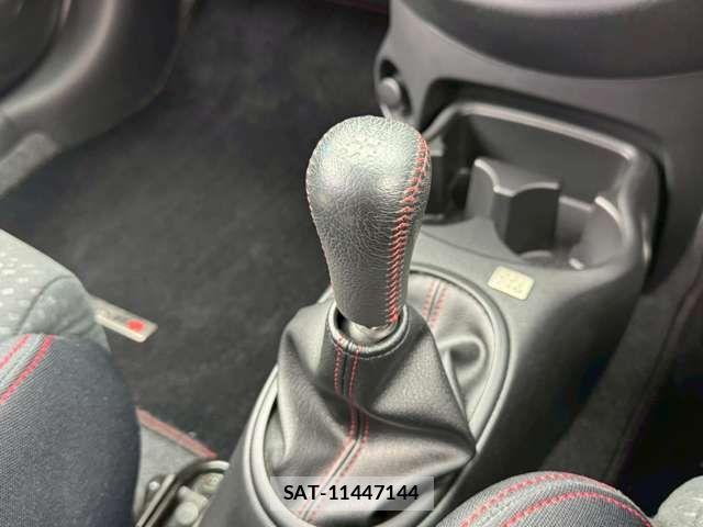 Nissan MARCH 2017-01 6752276-5