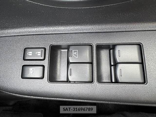 Nissan MARCH 2014-10 6815781-21