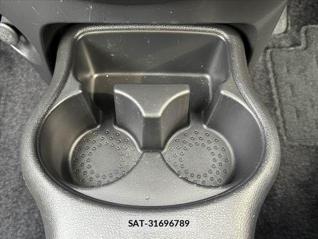 Nissan MARCH 2014-10 6815781-24