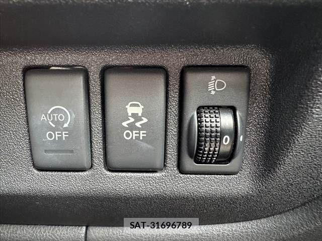 Nissan MARCH 2014-10 6815781-4