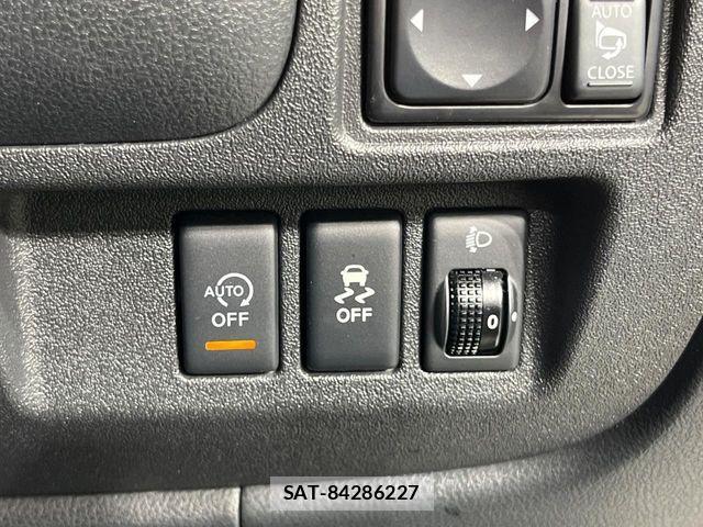 Nissan MARCH 2018-07 6815778-6