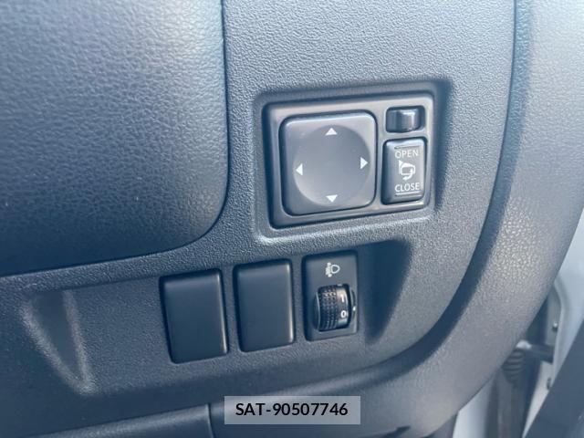 Nissan MARCH 2011-09 6907934-19
