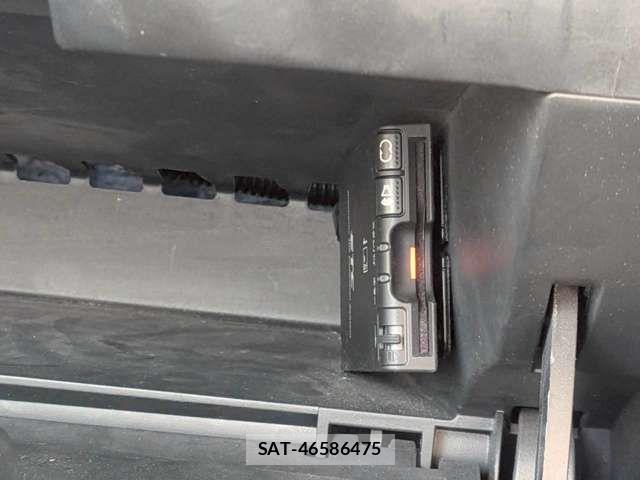 Nissan MARCH 2017-05 6907925-5