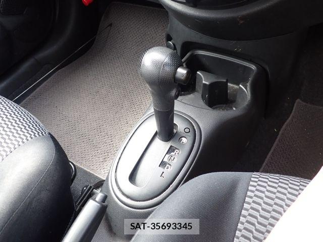 Nissan MARCH 2017-04 6995307-17