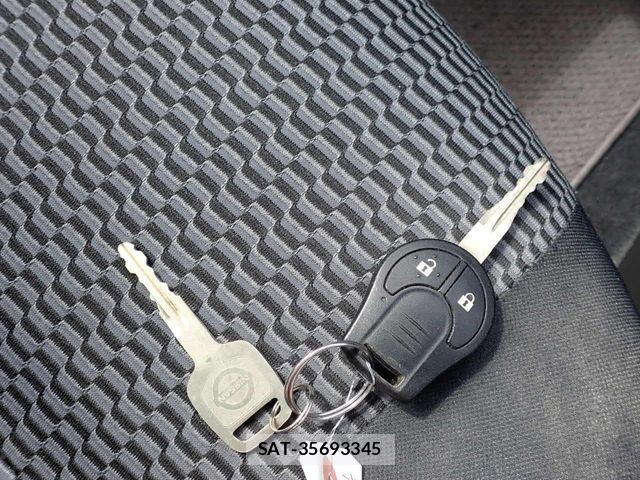 Nissan MARCH 2017-04 6995307-24