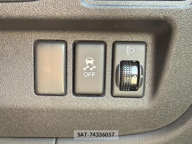 Nissan MARCH 2017-03 7251401-9