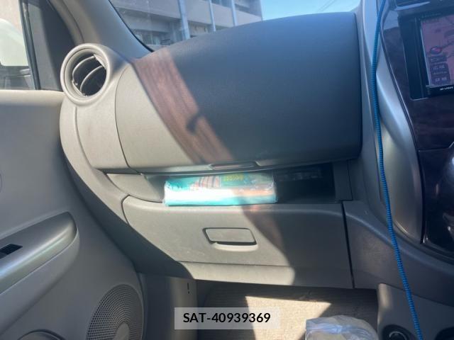 Nissan MARCH 2016-01 7392728-24