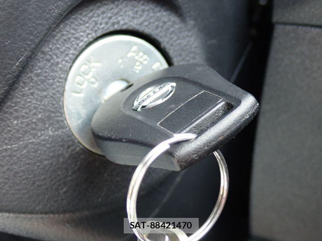 Nissan MARCH 2019-03 7509095-8