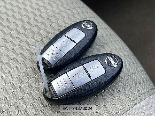 Nissan MARCH 2012-08 7501367-11