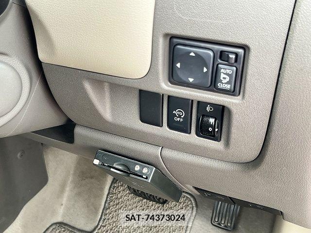 Nissan MARCH 2012-08 7501367-20