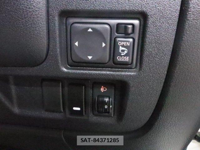 Nissan MARCH 2013-06 7725268-17