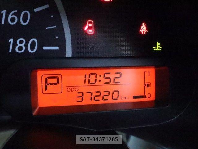 Nissan MARCH 2013-06 7725268-28