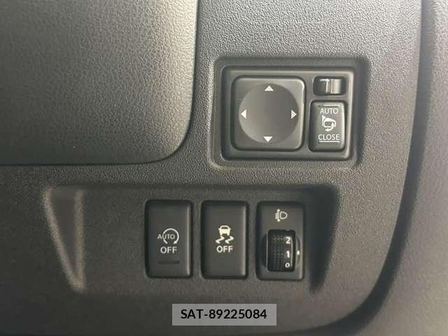 Nissan MARCH 2017-03 7786711-12