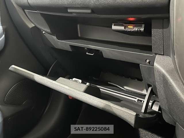 Nissan MARCH 2017-03 7786711-23