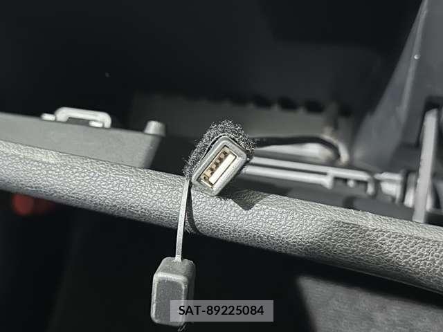 Nissan MARCH 2017-03 7786711-24