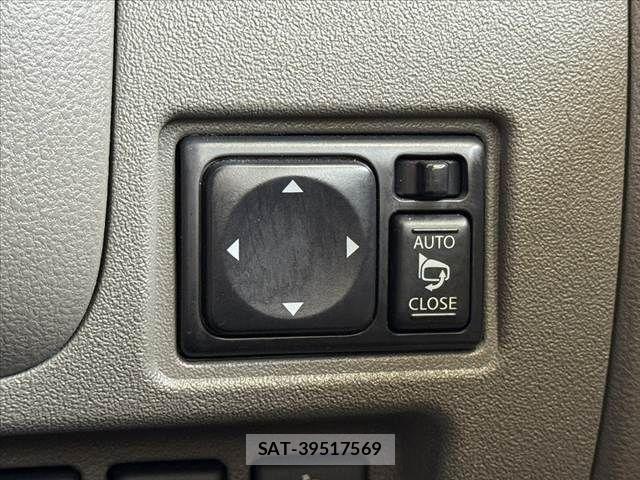 Nissan MARCH 2018-03 7877493-23