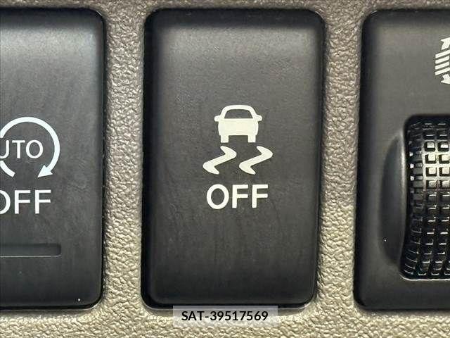 Nissan MARCH 2018-03 7877493-25