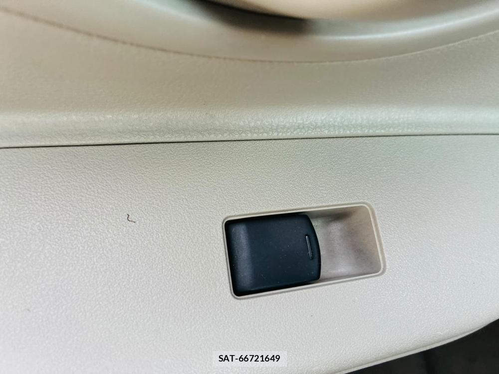 Nissan MARCH 2012-02 7834154-23