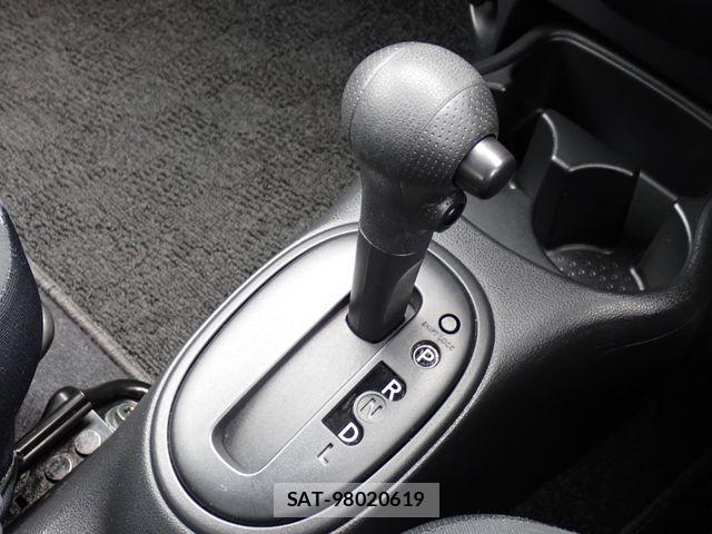 Nissan MARCH 2022-05 8074426-11