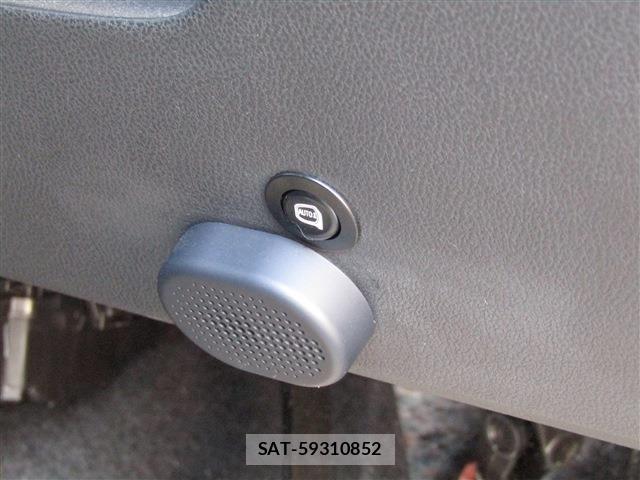 Nissan MARCH 2022-04 8208497-15
