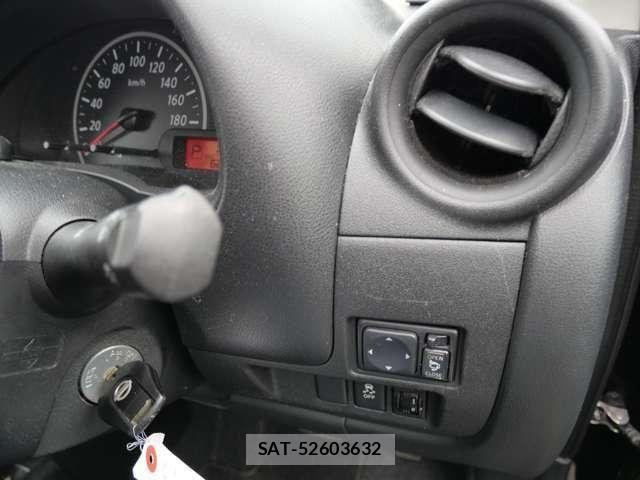 Nissan MARCH 2016-09 8245787-26