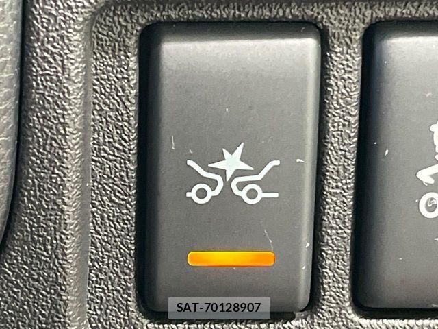 Nissan MARCH 2021-06 8336642-3