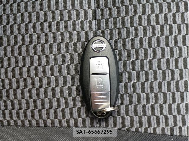 Nissan MARCH 2015-10 8371817-11