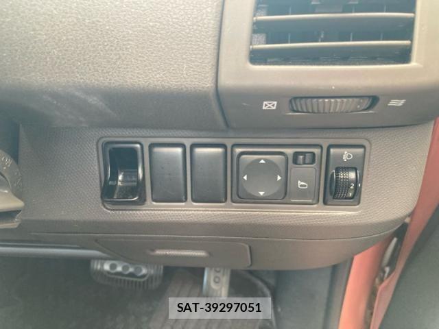 Nissan MARCH 2010-07 8438369-12